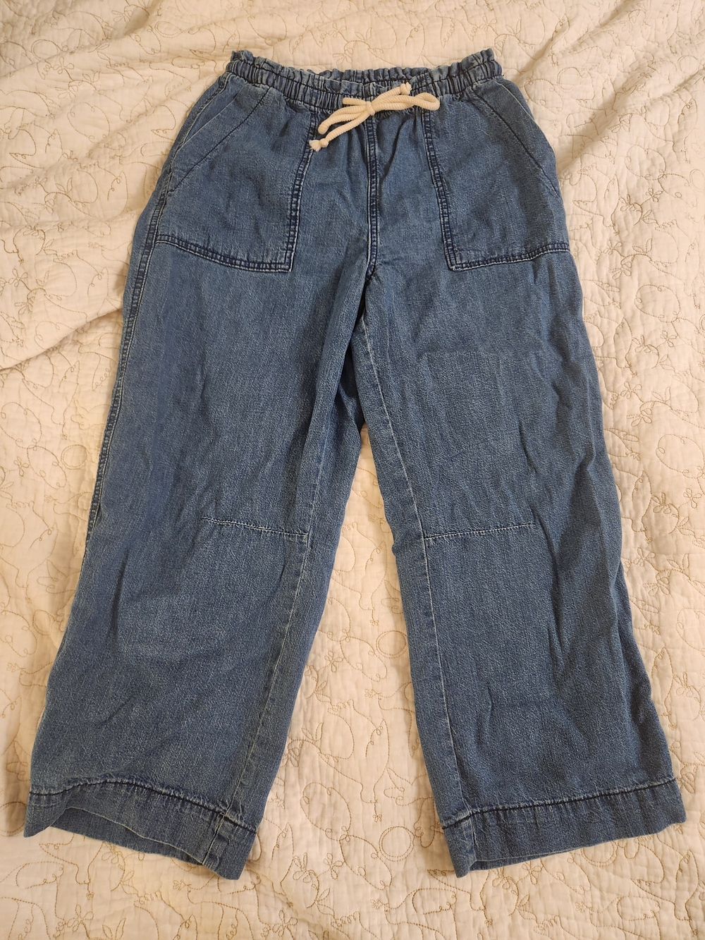 Old Navy Light Blue Denim Cropped Jeans with Drawstring Waist